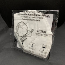 Laden Sie das Bild in den Galerie-Viewer, FFP2 Maske weiß, zertifiziert, einzeln verpackt, inkl. Maskenhalter/ Ohrenschoner