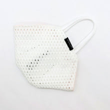 Laden Sie das Bild in den Galerie-Viewer, COV-R-IT "white", FFP2 Masken Cover/ Überzug. stylisch, luftdurchlässig, wiederverwendbar, waschbar.