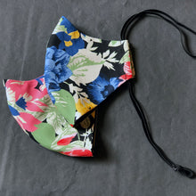 Load image into Gallery viewer, "Flowers" Maske, Gesichtsmaske aus Baumwolle mit Print