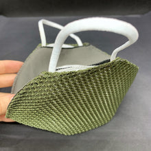 Laden Sie das Bild in den Galerie-Viewer, COV-R-IT "olive", FFP2 Masken Cover/ Überzug. stylisch, luftdurchlässig, wiederverwendbar, waschbar.