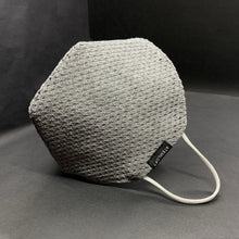 Laden Sie das Bild in den Galerie-Viewer, COV-R-IT "grey", FFP2 Masken Cover/ Überzug. stylisch, luftdurchlässig, wiederverwendbar, waschbar, GOTS zertifiziertes Baumwollfutter.