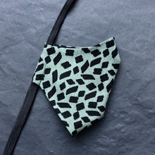 Load image into Gallery viewer, "Olive Fantasy" Gesichtsmaske, waschbar, Leinen/ Viskose